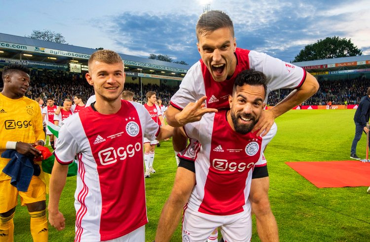 东亚足球的 东亚足球的